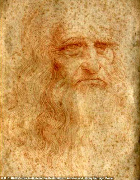 Leonardo Da Vinci đã dùng phấn đỏ để thực hiện bức phác họa. Đây được cho là một bức chân dung tự họa của chính ông.